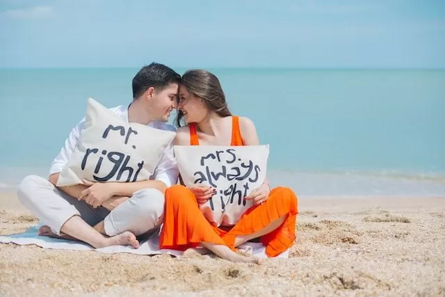 Couple Kiss under best pick up lines image of best pick up lines
